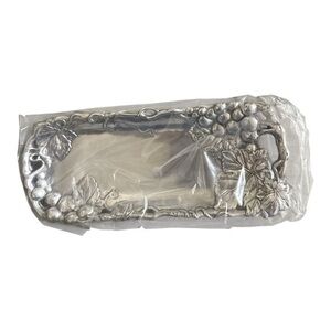 Arthur Court butter dish Grape (Aluminum, Hollowware)
by ARTHUR COURT